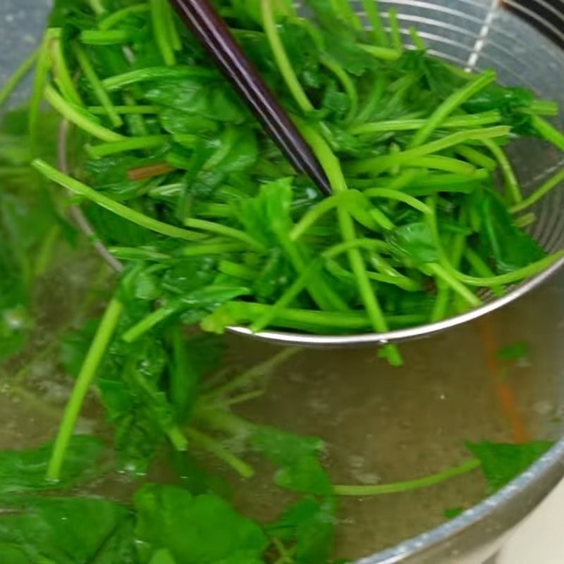 Bước 4 Chế biến miến, trứng và rau củ Miến trộn thập cẩm