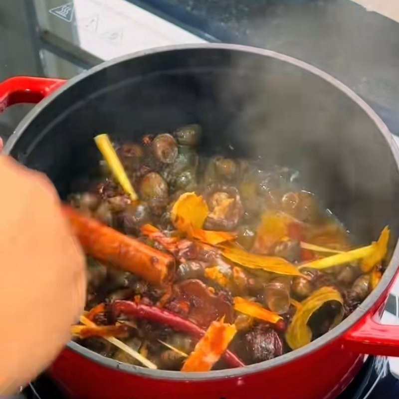 Bước 4 Chế biến ốc và thảo mộc bún ốc liễu châu