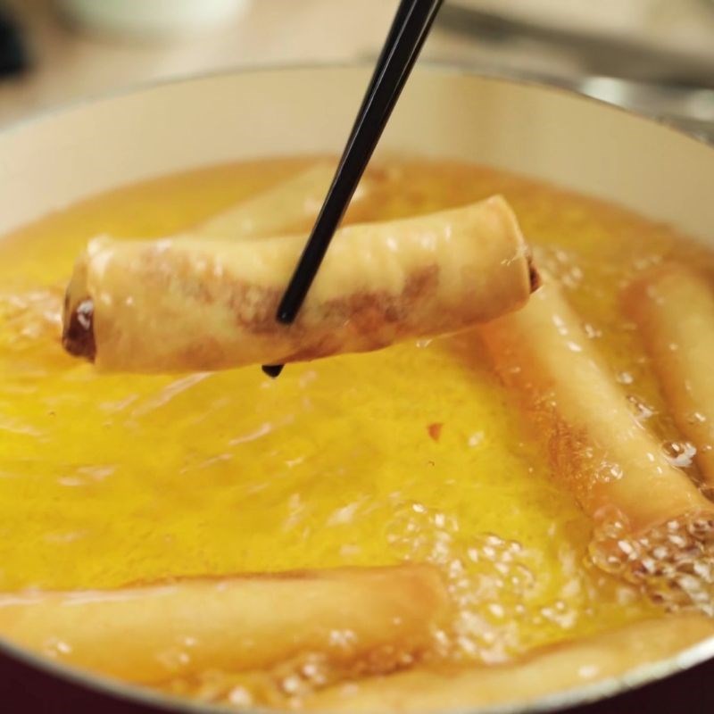 Bước 5 Chiên ngập dầu cho cuốn chả giòn tan Chả giò miền Nam