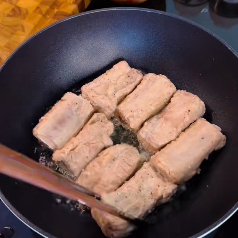 Bước 4 Chiên sườn vàng giòn Sườn chiên sả ớt