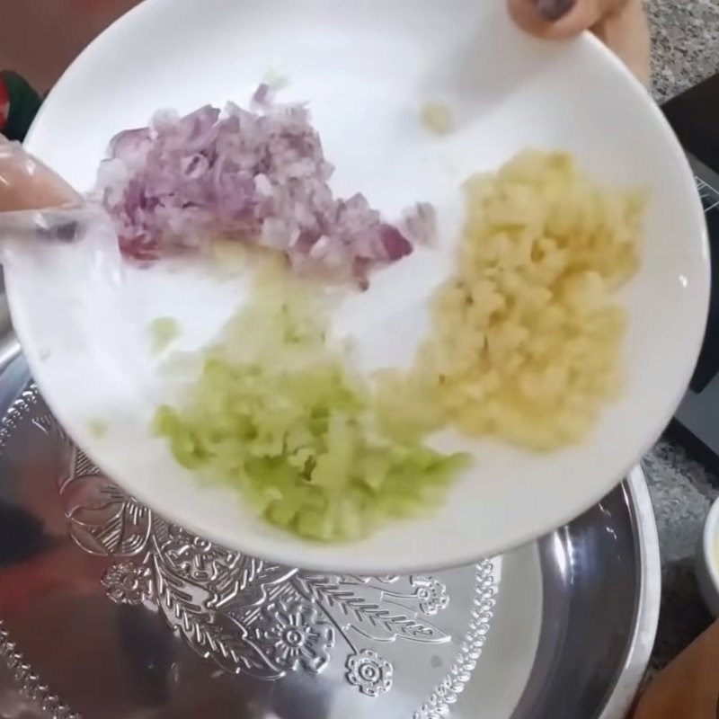 Bước 2 Chuẩn bị hỗn hợp gia vị ướp Thịt nạc chiên nước mắm