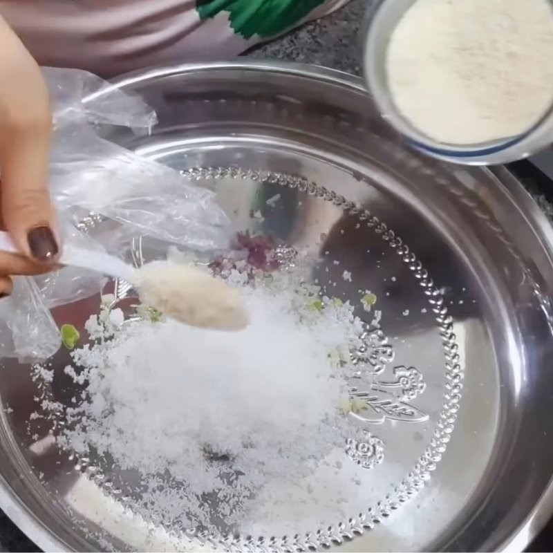 Bước 2 Chuẩn bị hỗn hợp gia vị ướp Thịt nạc chiên nước mắm