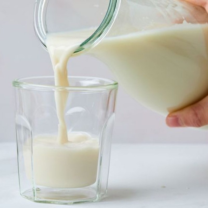 Bước 1 Chuẩn bị men cái và sữa tươi cách làm sữa chua uống