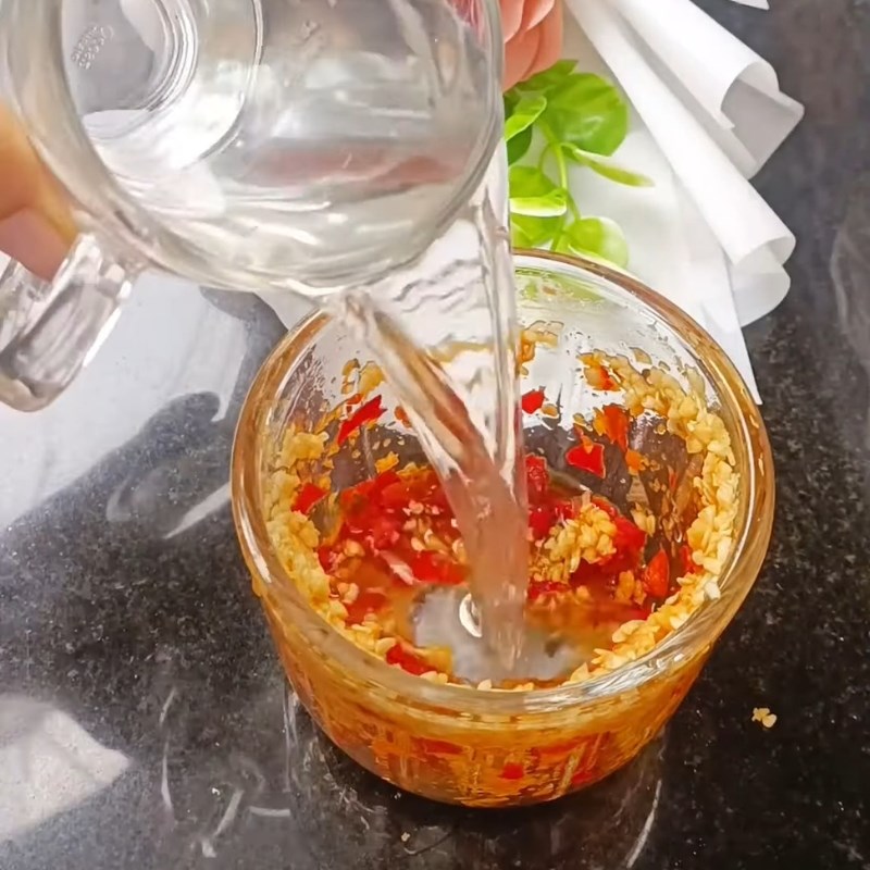 Bước 2 Chuẩn bị nước mắm chua ngọt tỏi ớt Bột khuấy