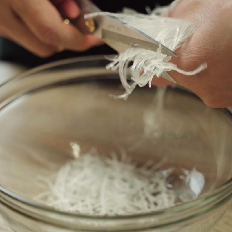 Bước 2 Chuẩn bị rau củ, mộc nhĩ và miến Chả giò miền Nam