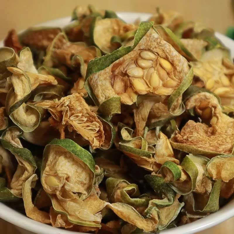 Bước 1 Chuẩn bị và sơ chế bí đao khô nước sâm bí đao