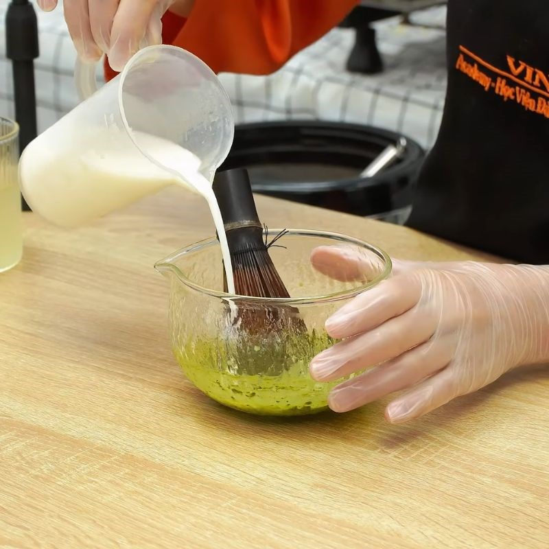 Bước 3 Đánh bọt matcha đậm đà bằng chổi chasen truyền thống (cách 2) trà sữa matcha trân châu