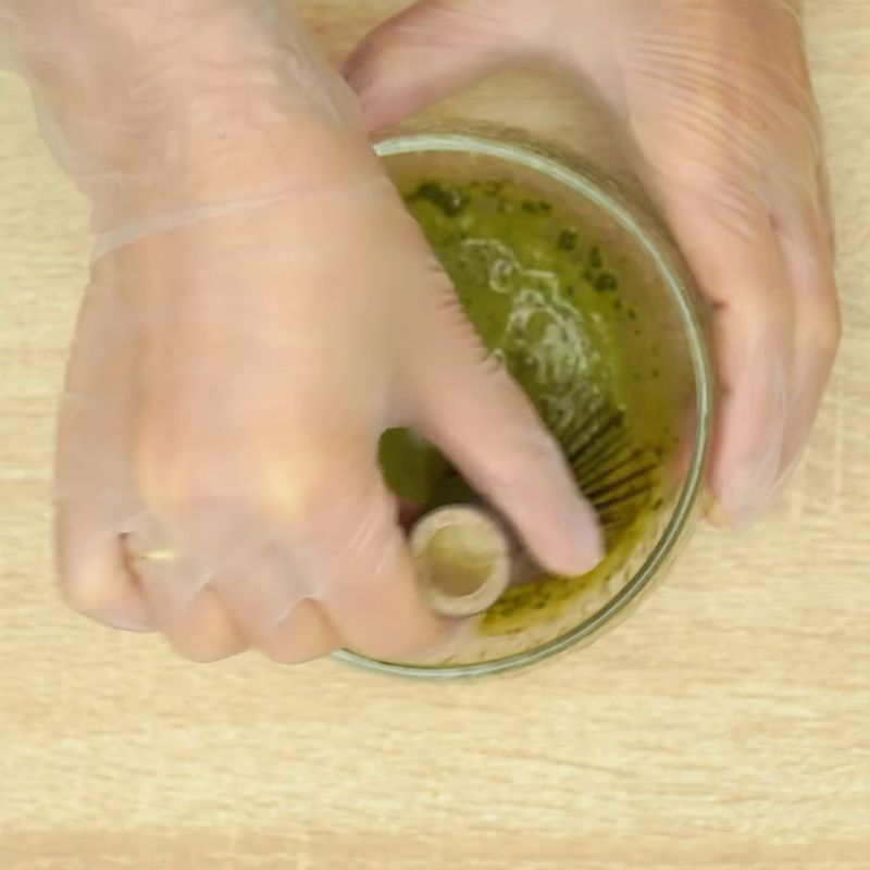 Bước 3 Đánh bọt matcha đậm đà bằng chổi chasen truyền thống (cách 2) trà sữa matcha trân châu