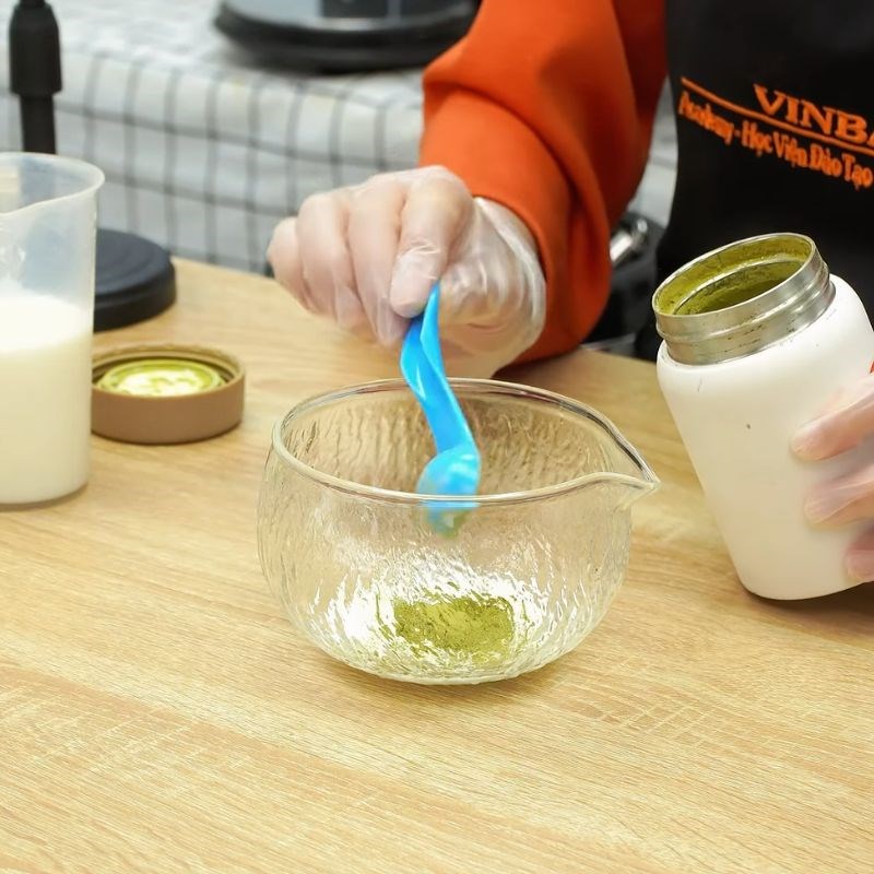 Bước 3 Đánh bọt matcha đậm đà bằng chổi chasen truyền thống (cách 2) trà sữa matcha trân châu