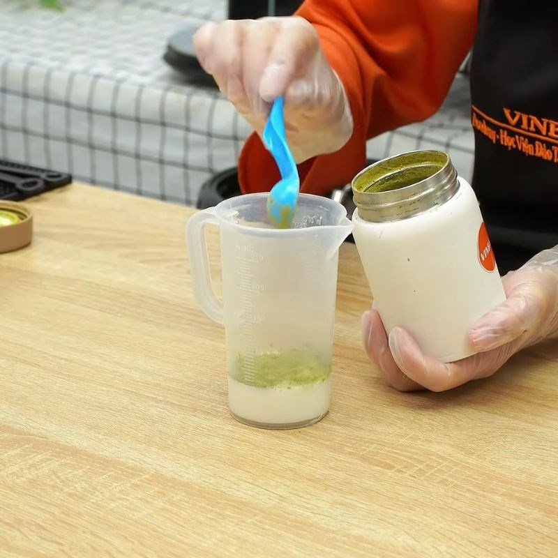 Bước 2 Đánh bọt matcha đậm đà bằng máy (cách 1) trà sữa matcha trân châu