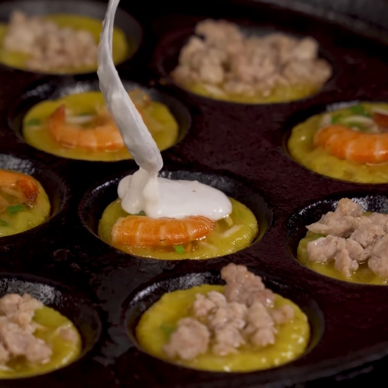 Bước 5 Đổ bánh khọt vỏ giòn rụm Bánh khọt miền Tây