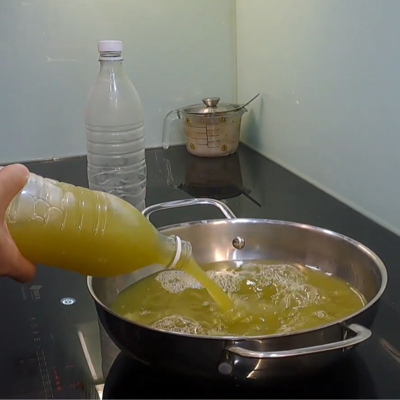 Bước 1 Đun sôi nước mía Đường mía thô