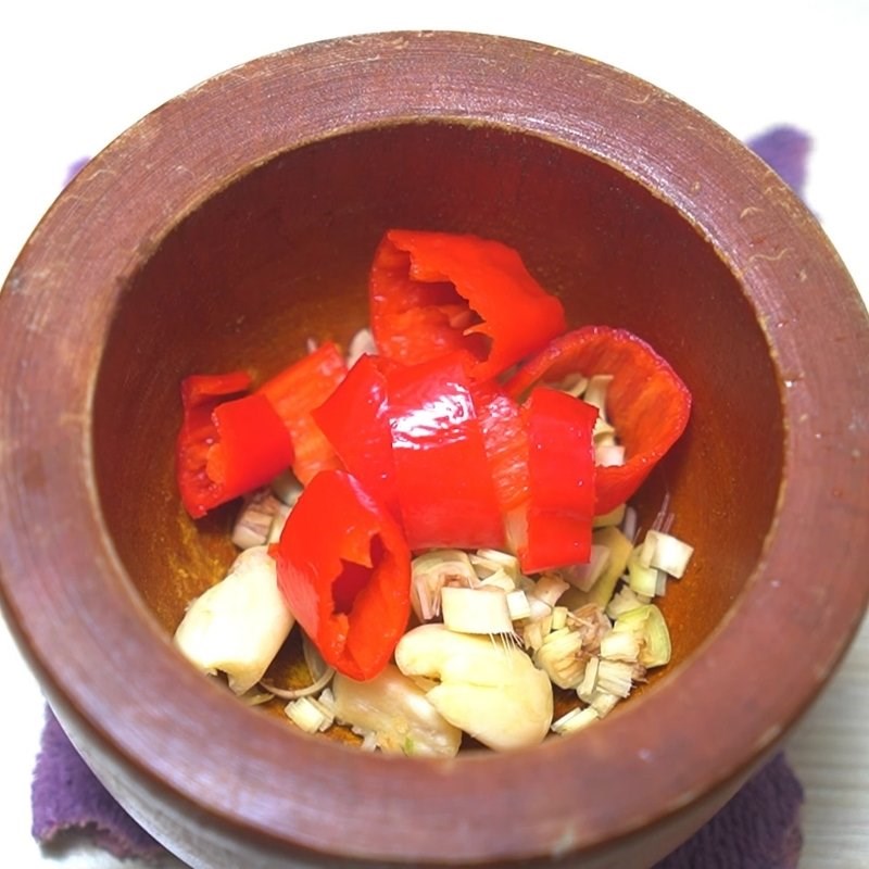 Bước 1 Giã nhuyễn các nguyên liệu Nước chấm mực hấp