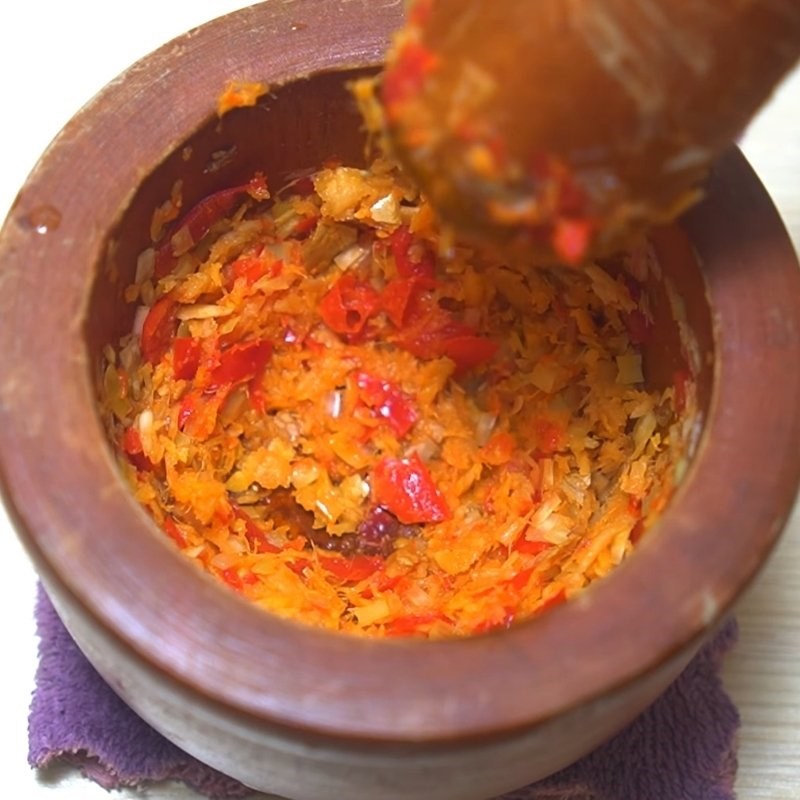 Bước 1 Giã nhuyễn các nguyên liệu Nước chấm mực hấp