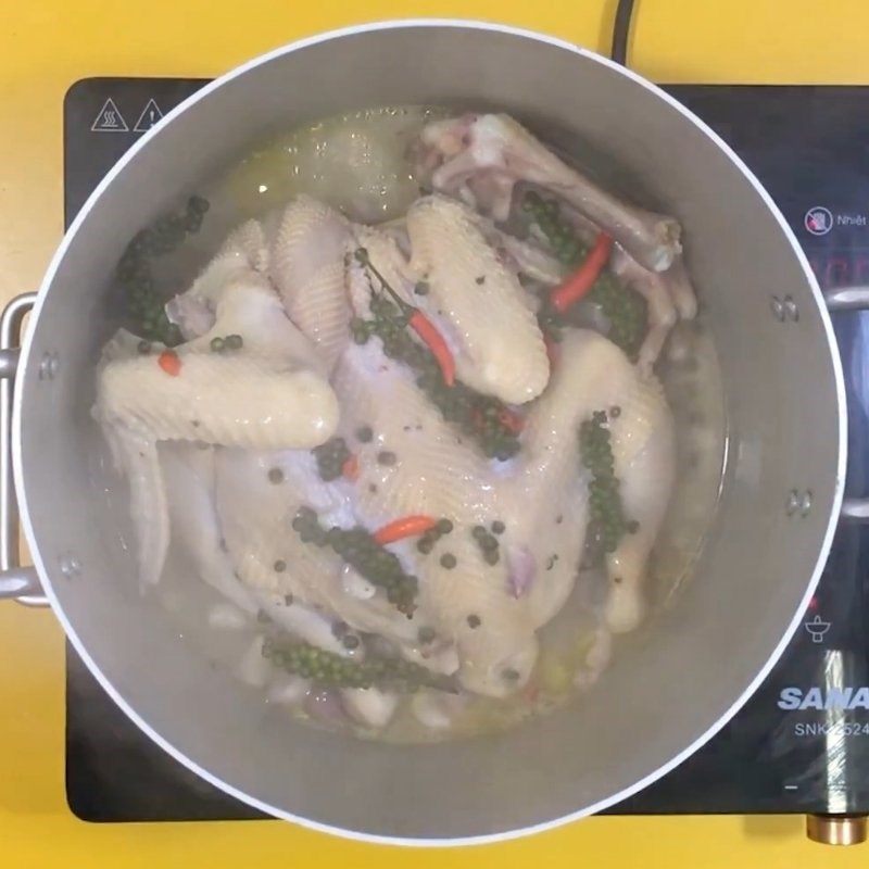 Bước 3 Hấp gà Gà hấp tiêu xanh