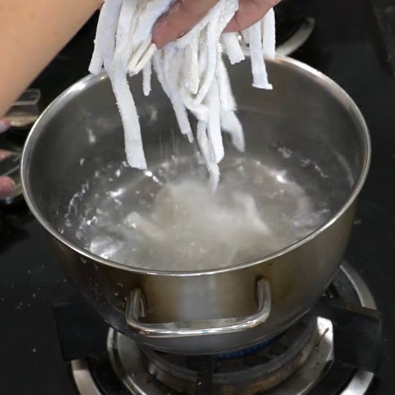 Bước 5 Hoàn thiện món bánh canh bột xắt miền Tây Bánh canh bột xắt miền Tây