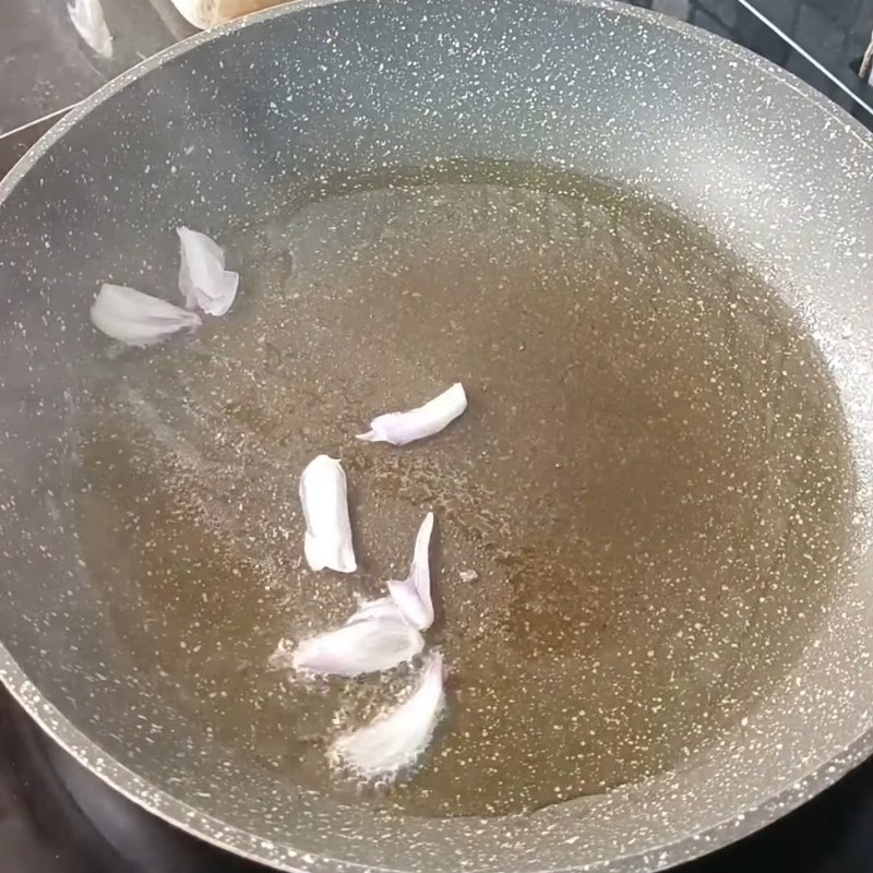 Bước 3 Khuấy bột lọc trên chảo Bột khuấy