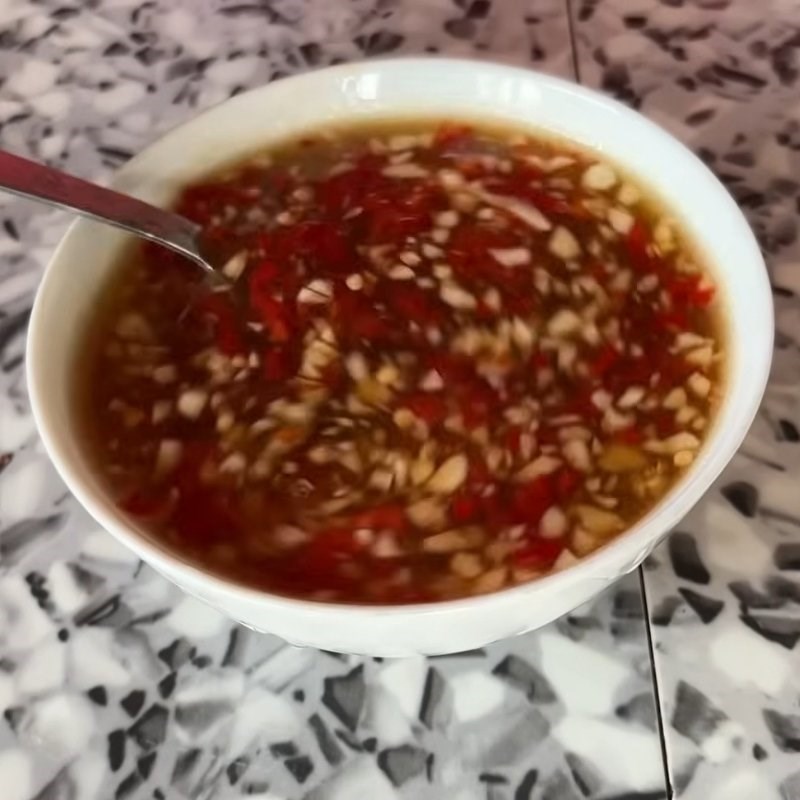 Bước 5 Làm nước sốt trộn gỏi và nước chấm Gỏi rau tiến vua tôm thịt