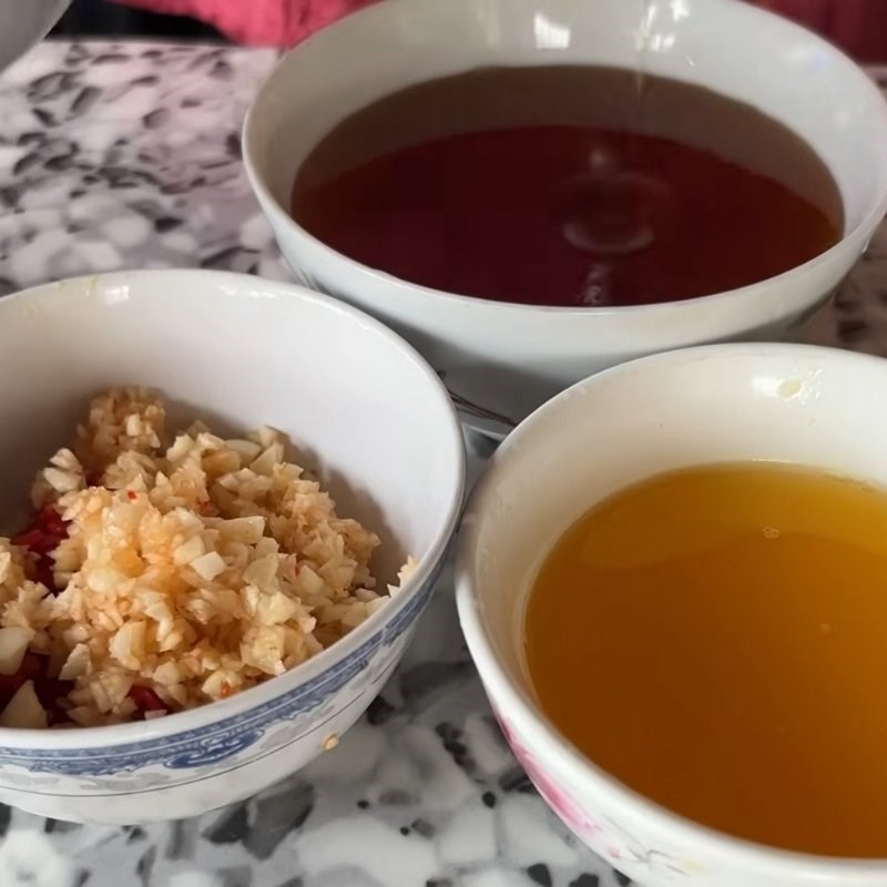 Bước 5 Làm nước sốt trộn gỏi và nước chấm Gỏi rau tiến vua tôm thịt