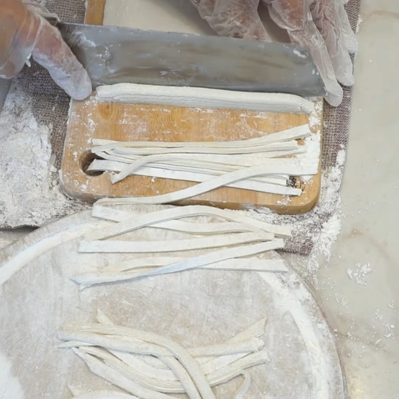Bước 4 Làm sợi bánh canh bột xắt Bánh canh bột xắt miền Tây
