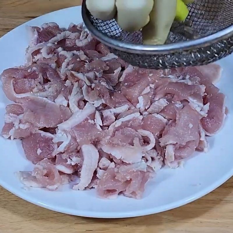 Bước 3 Làm thịt lợn bóp tái chanh Thịt lợn tái chanh