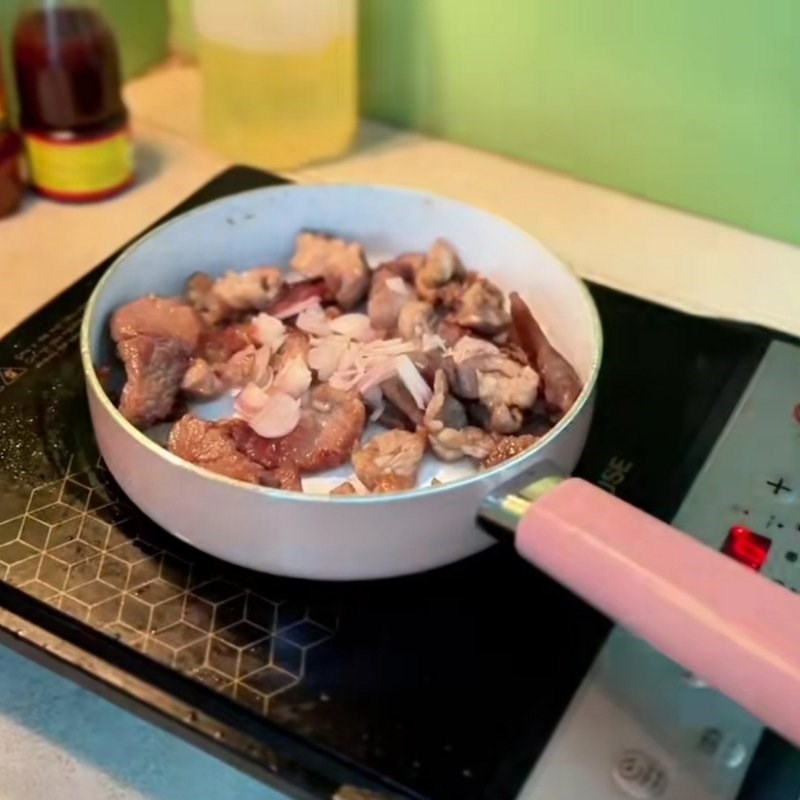 Bước 2 Làm thịt rang cháy cạnh Thịt nạc vai rang cháy cạnh