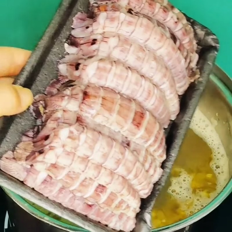 Bước 2 Lọc nước dùng và nấu hải sản tươi sống Bánh canh bề bề