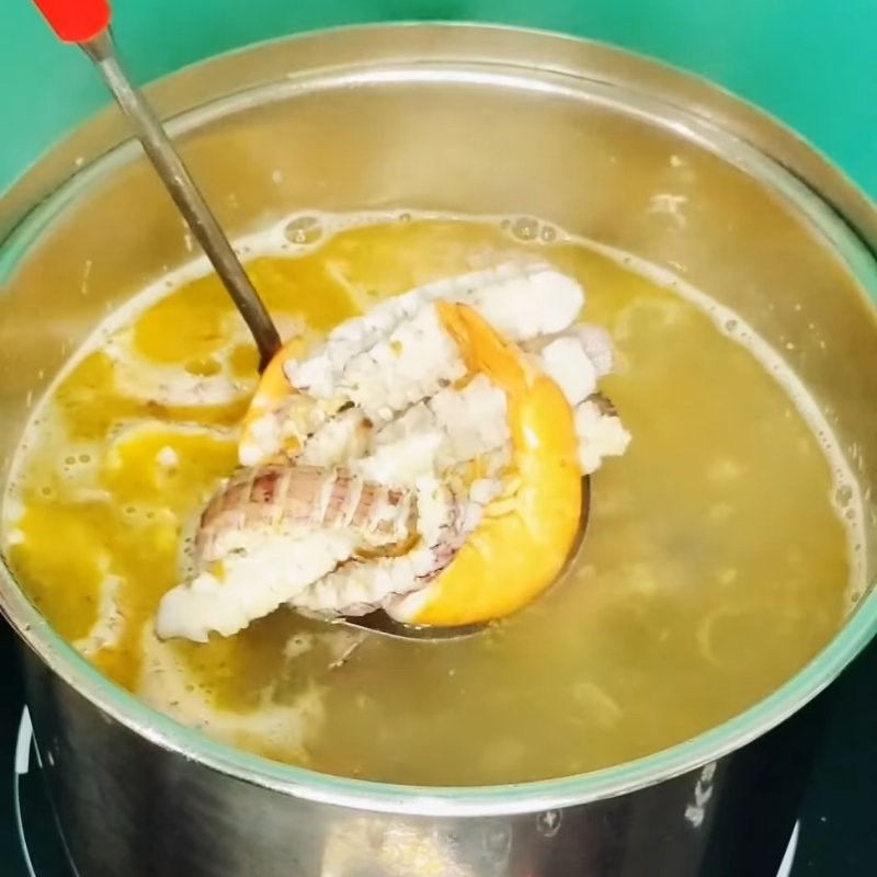 Bước 2 Lọc nước dùng và nấu hải sản tươi sống Bánh canh bề bề