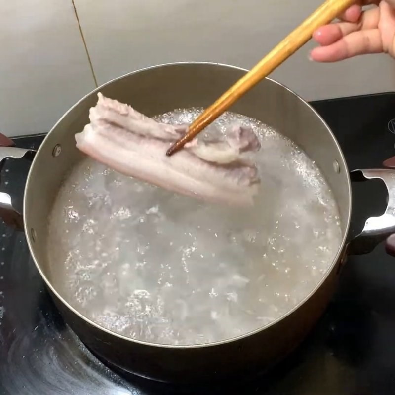 Bước 1 Luộc thịt ba chỉ thơm ngon Nộm bí xanh