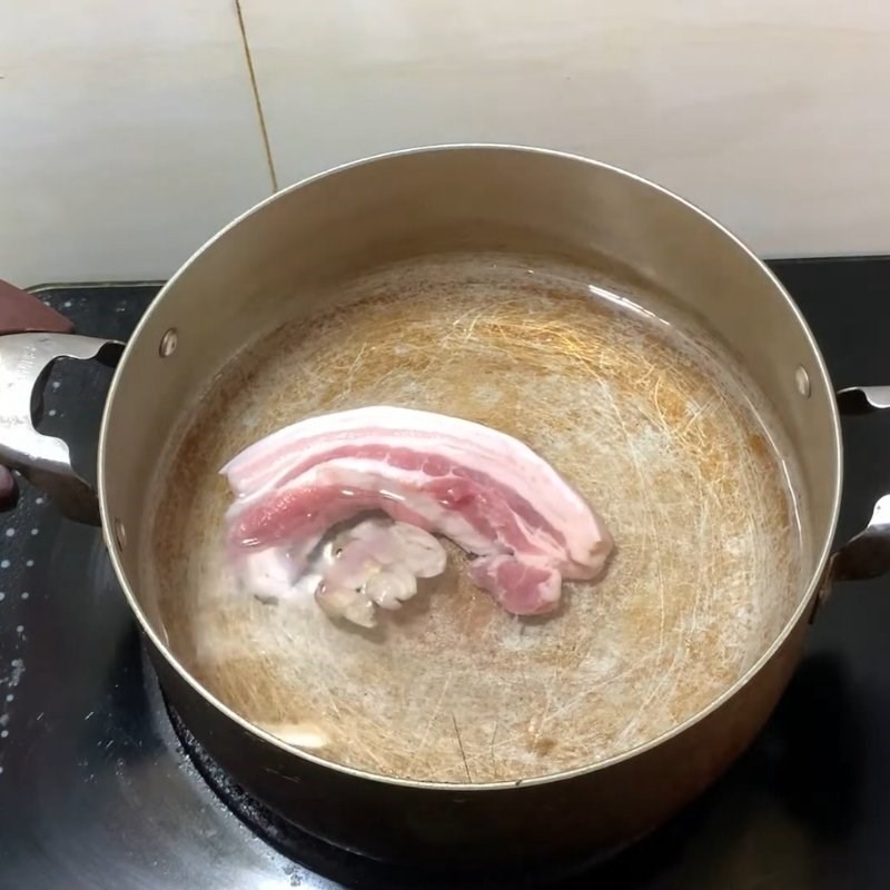Bước 1 Luộc thịt ba chỉ thơm ngon Nộm bí xanh