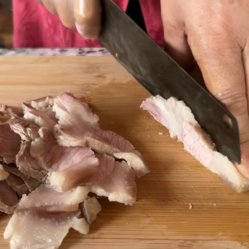 Bước 2 Luộc tôm tươi và thịt ba chỉ Gỏi rau tiến vua tôm thịt