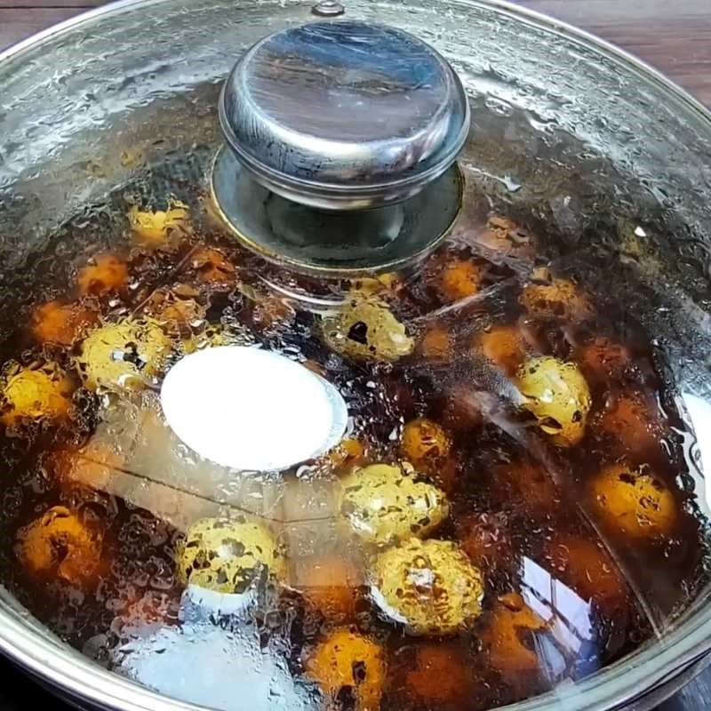 Bước 3 Luộc và ủ trứng cút Trứng cút nướng muối Trung Hoa