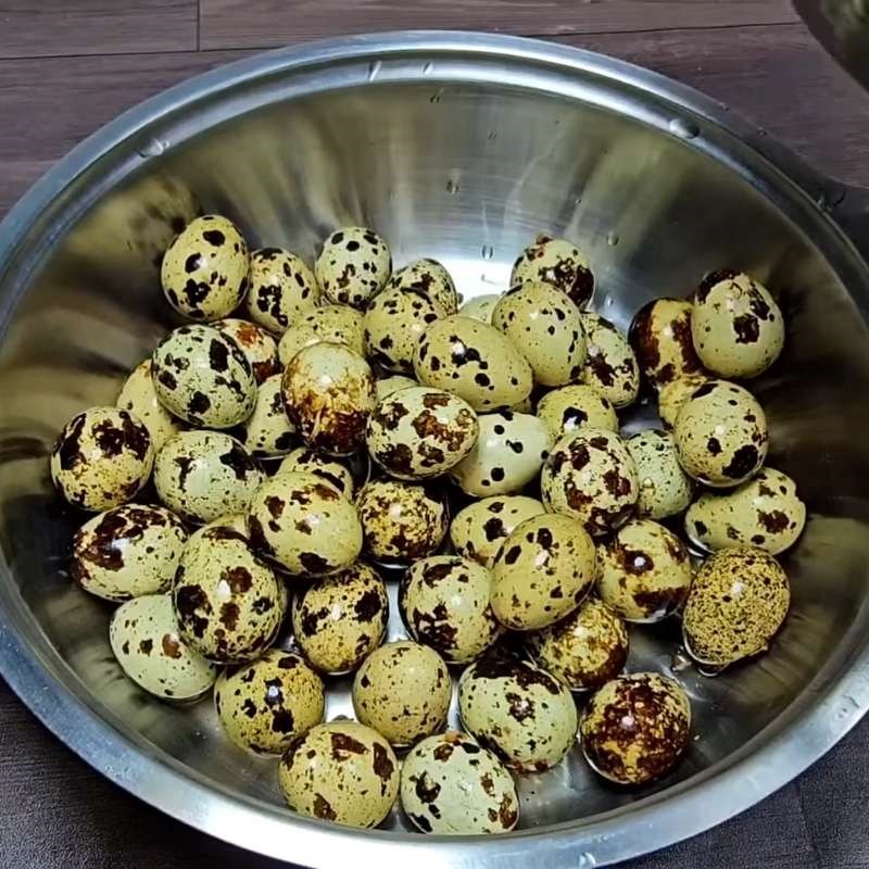 Bước 3 Luộc và ủ trứng cút Trứng cút nướng muối Trung Hoa