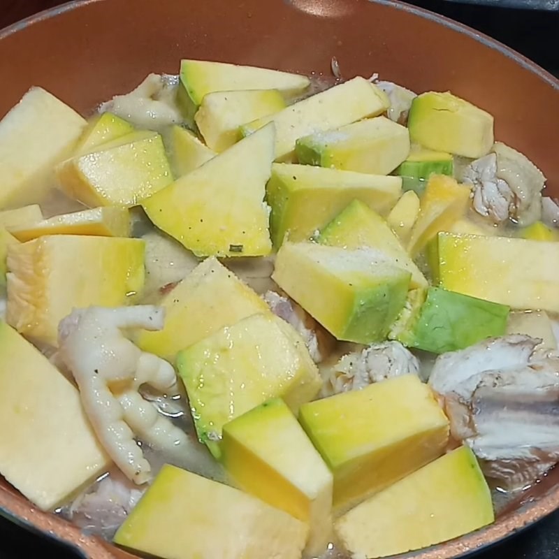 Bước 3 Nấu canh và nêm gia vị Canh gà bí đỏ