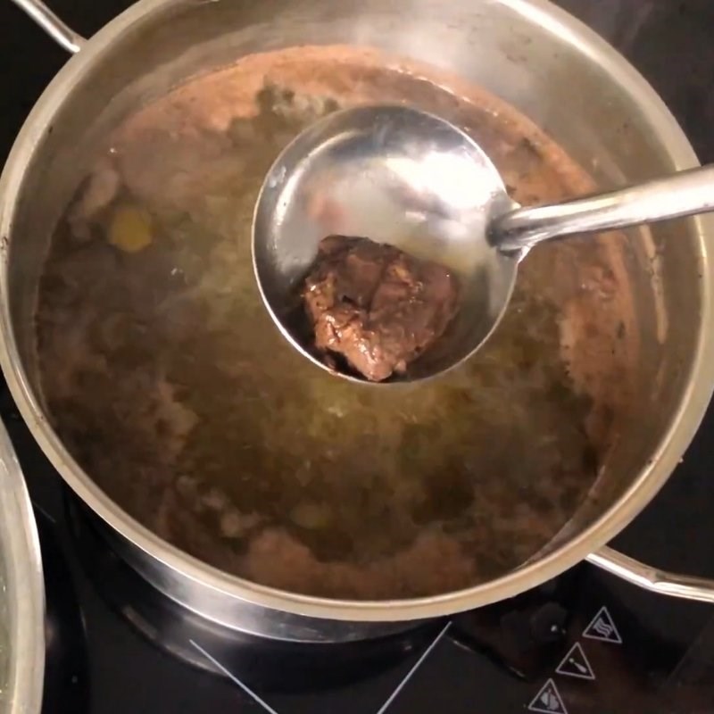 Bước 4 Nấu huyết và lấy nước "huyết hậu" cho cháo Bánh hỏi lòng heo