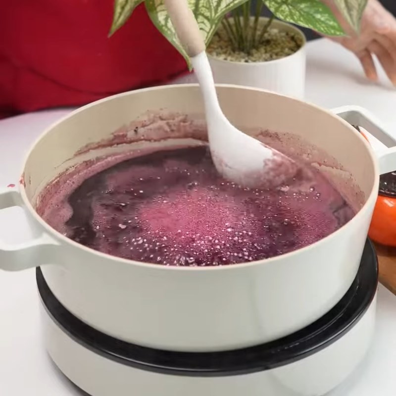 Bước 3 Nấu nước cốt dâu tằm thơm lừng Nước dâu tằm