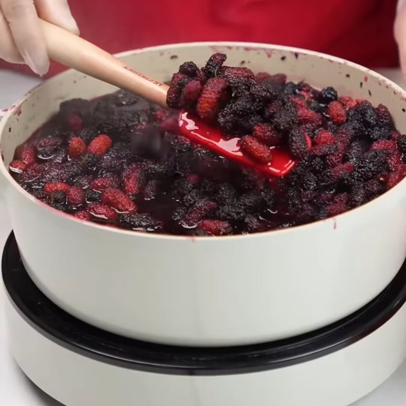 Bước 3 Nấu nước cốt dâu tằm thơm lừng Nước dâu tằm