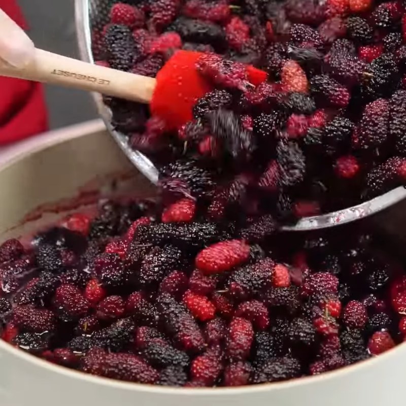 Bước 3 Nấu nước cốt dâu tằm thơm lừng Nước dâu tằm