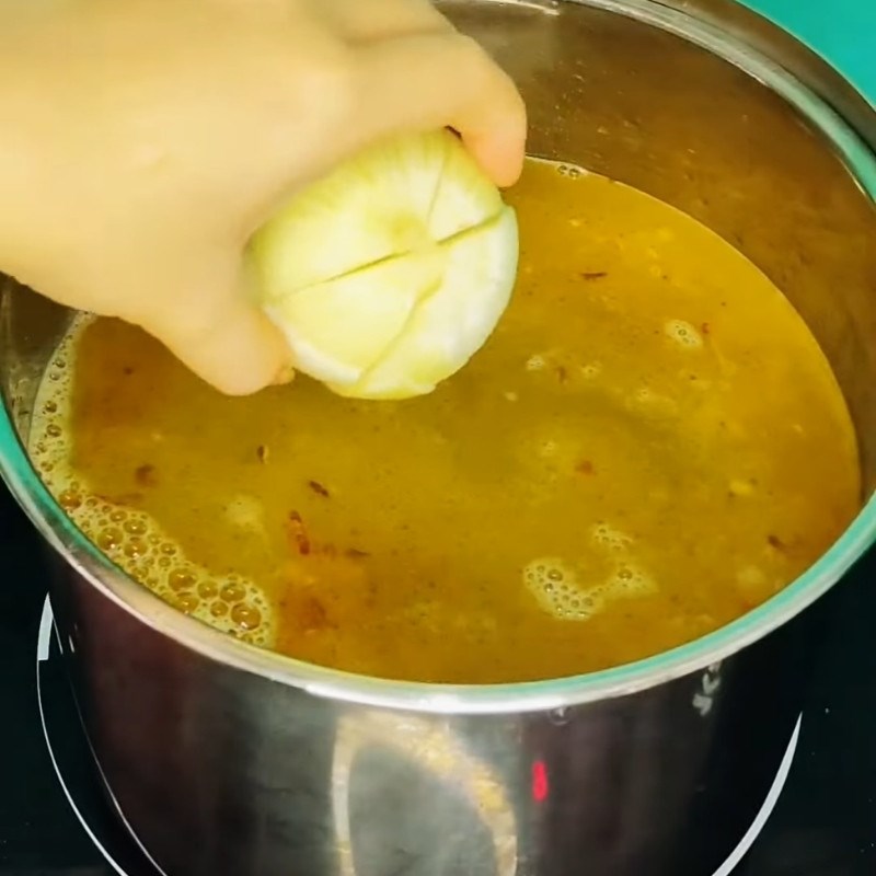 Bước 1 Nấu nước dùng Bánh canh bề bề