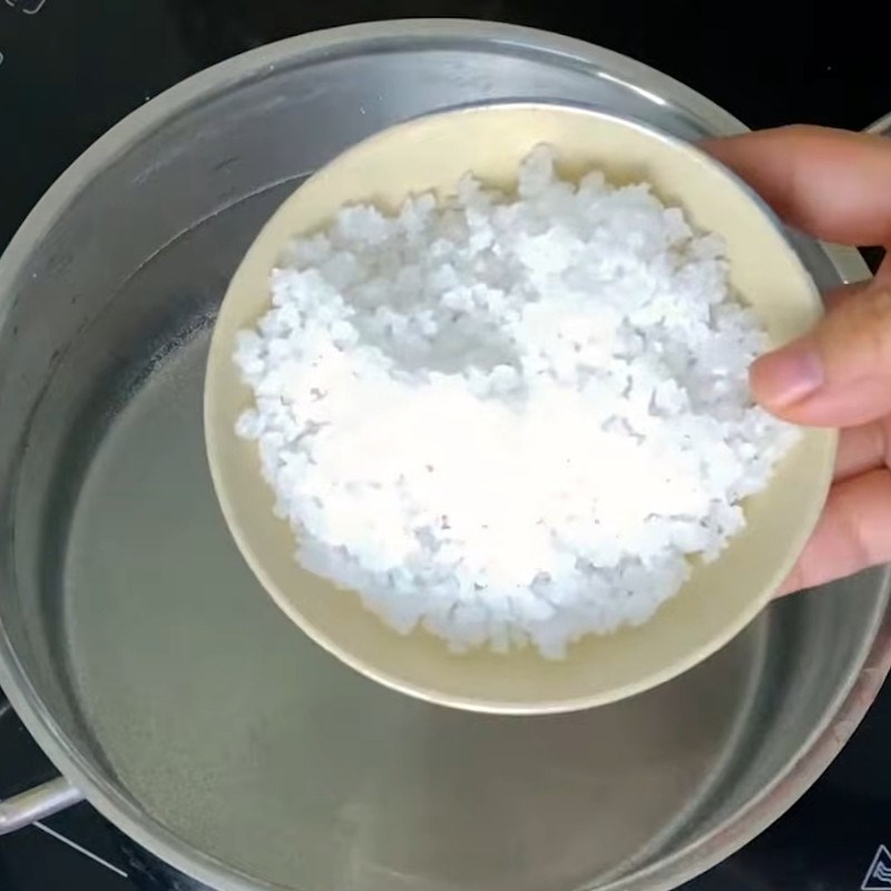 Bước 2 Nấu nước muối Cà ghém muối