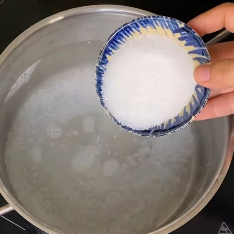 Bước 2 Nấu nước muối Cà ghém muối