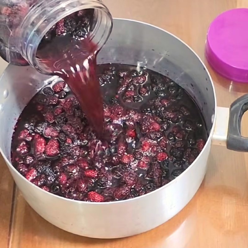 Bước 4 Nấu siro dâu tằm sánh mịn Dâu tằm ngâm đường phèn