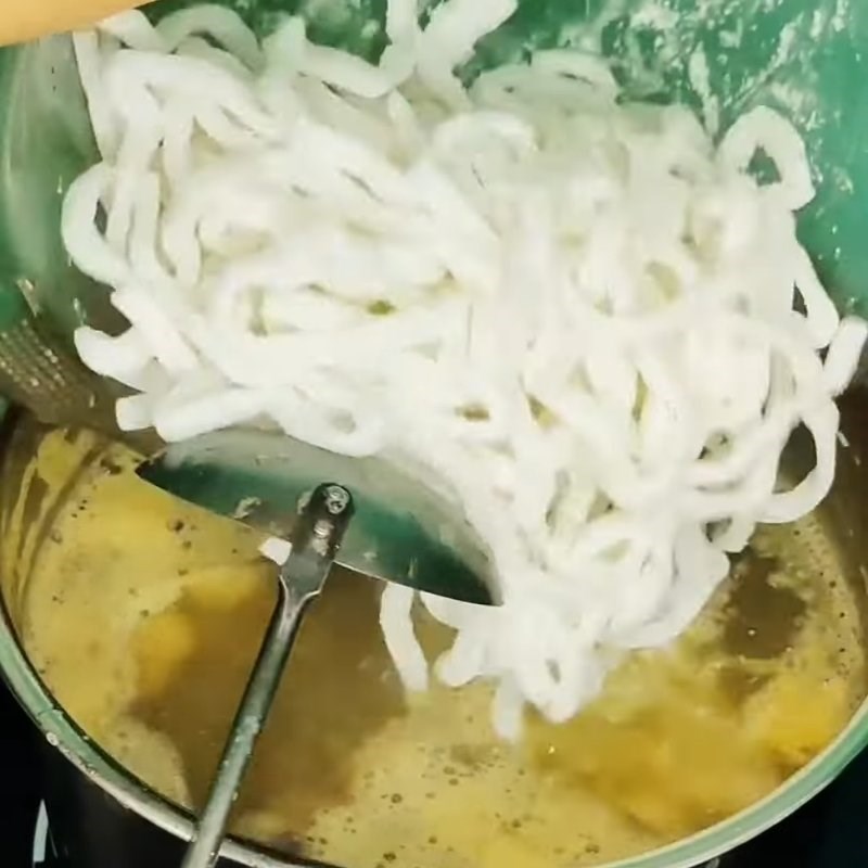 Bước 4 Nấu sợi bánh canh bột gạo Bánh canh bề bề