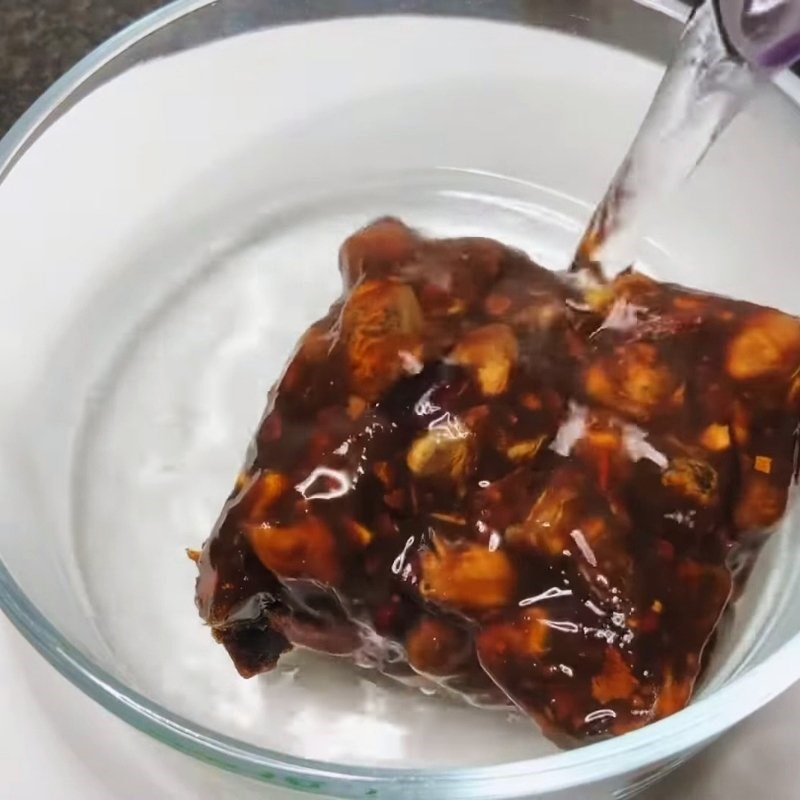 Bước 2 Ngâm me, lấy nước cốt me sánh mịn Mắm me "đa năng"