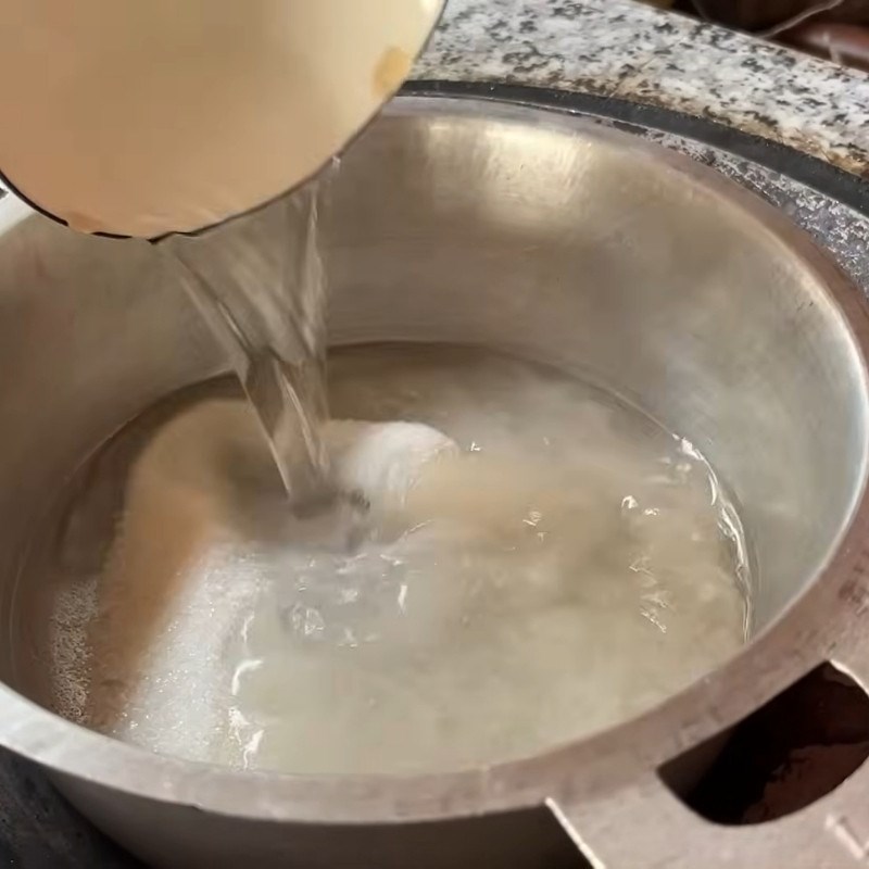 Bước 1 Ngâm nở rau tiến vua và nấu nước giấm đường Gỏi rau tiến vua tôm thịt