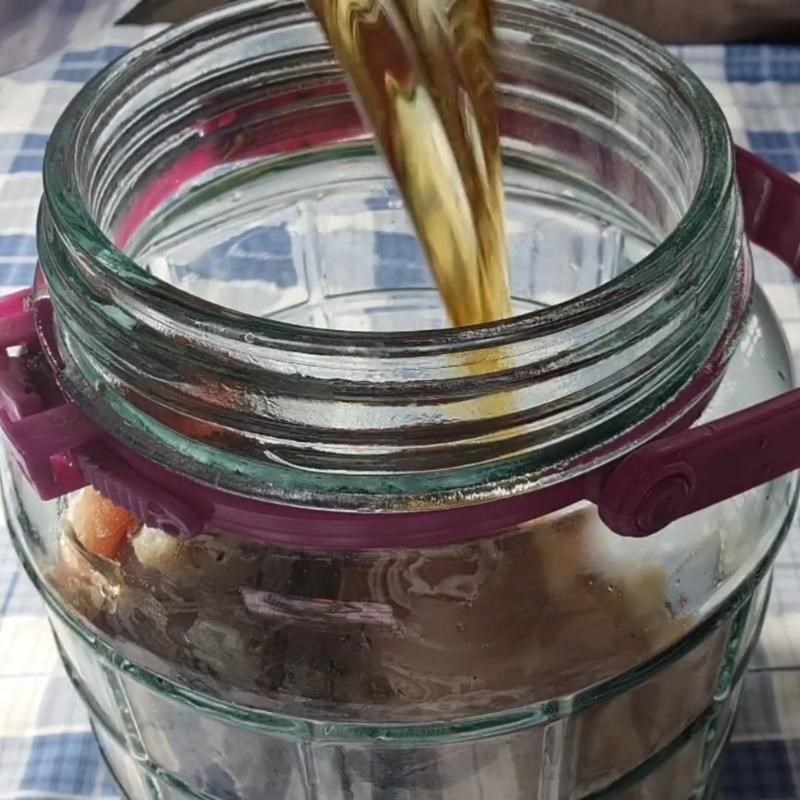 Bước 5 Ngâm thịt vào nước mắm Tai heo cuộn bắp bò ngâm mắm