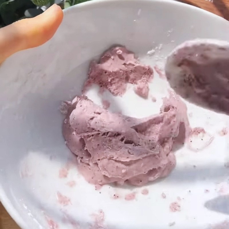 Bước 3 Nhào bột làm vỏ bánh mochi Xôi gạo lứt