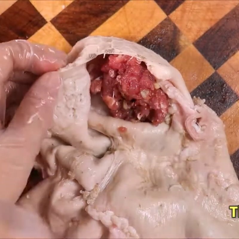 Bước 2 Nhồi và tạo hình viên bao tử Lẩu bò mông cổ
