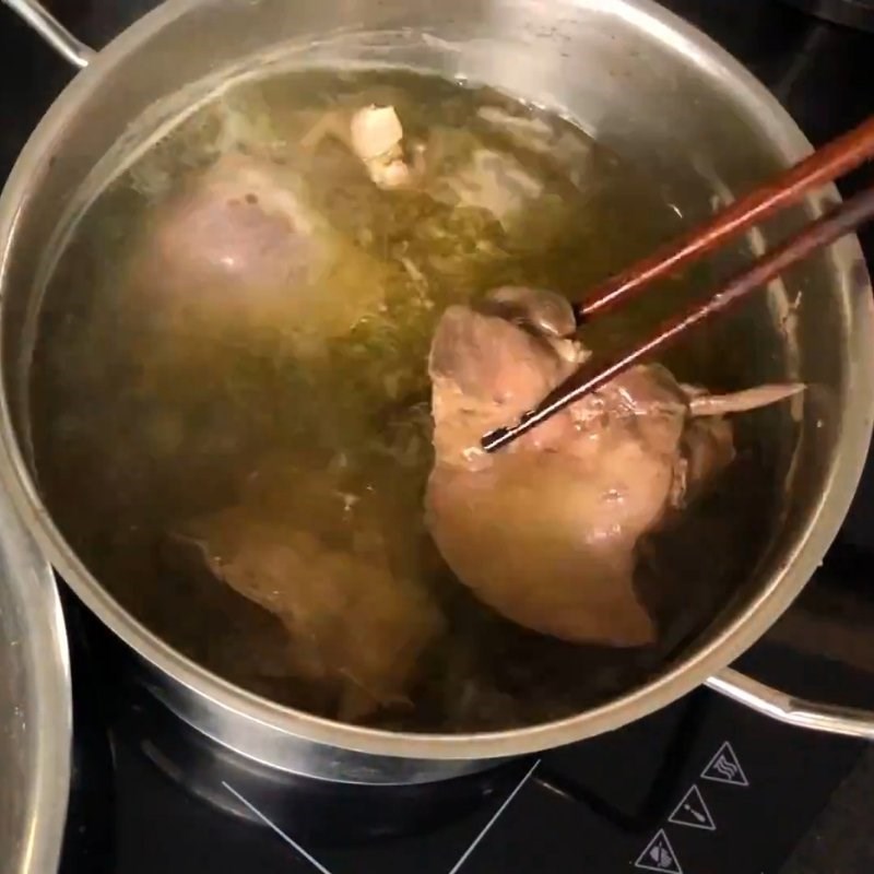 Bước 2 Ninh cháo và luộc tim, gan, lưỡi Bánh hỏi lòng heo