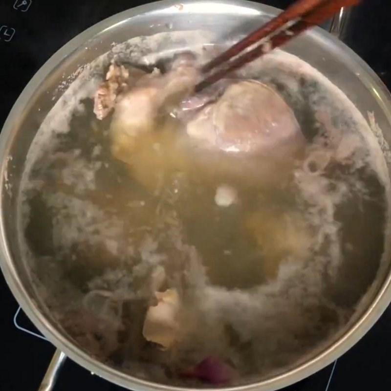 Bước 2 Ninh cháo và luộc tim, gan, lưỡi Bánh hỏi lòng heo